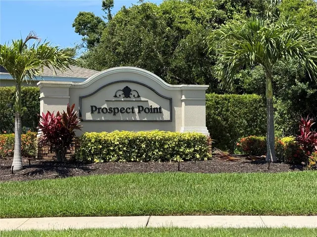 a view of a house with backyard and trees