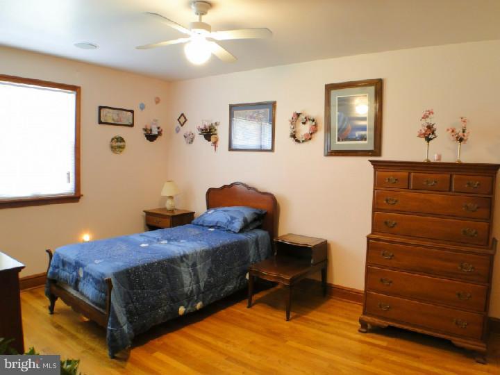 681 River Road Yardley, PA 19067 - Photo 14 of 24 Guest Room
