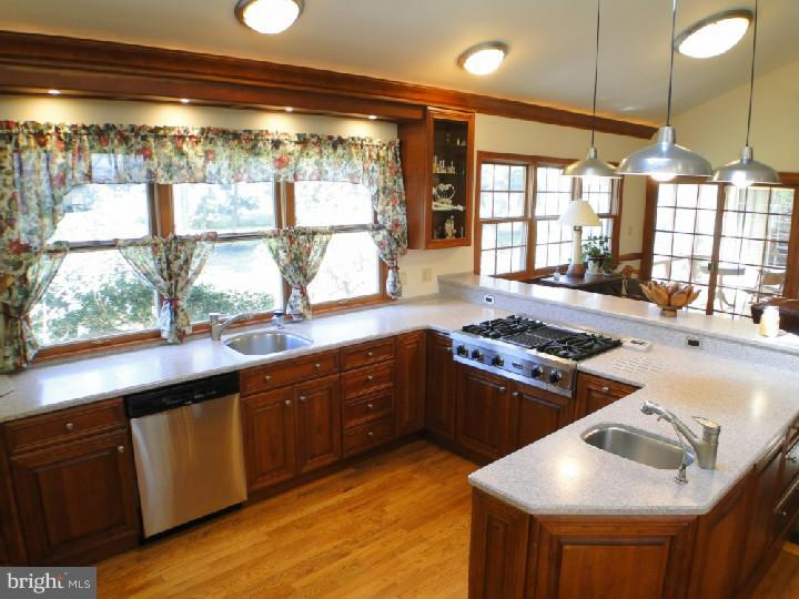 681 River Road Yardley, PA 19067 - Photo 9 of 24 Kitchen