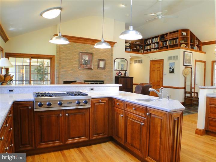681 River Road Yardley, PA 19067 - Photo 10 of 24 Kitchen