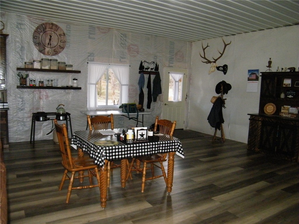 LOOKING TOWARD THE ENTRY DOOR