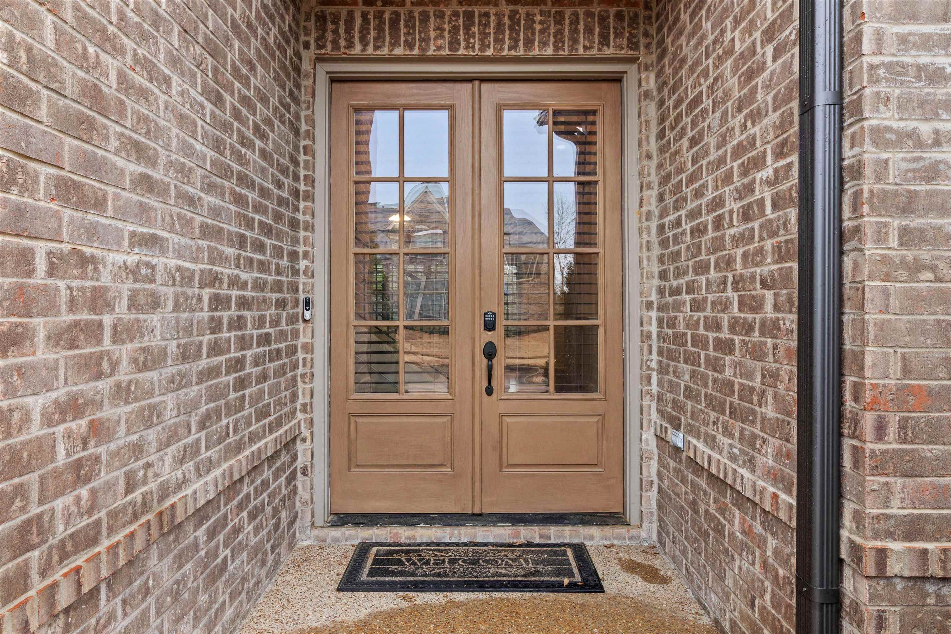 5504 Stonecrest Drive Olive Branch, MS 38654 - Photo 2 of 19 a view of a door and a window