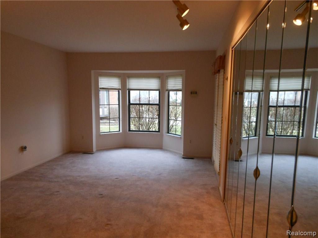 356 Meadow Bridge Drive, Unit 120 Rochester Hills, MI 48307 - Photo 18 of 34