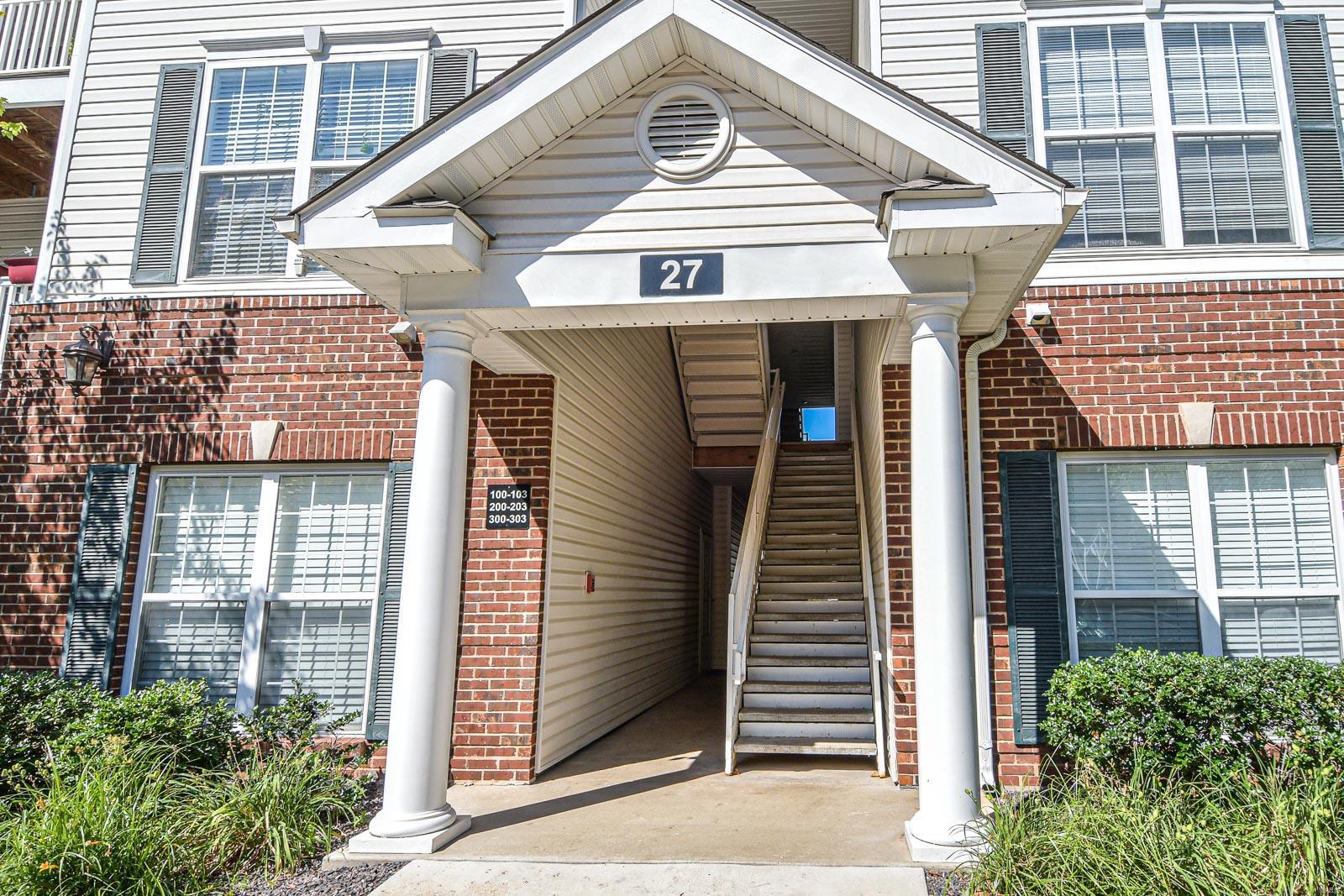 27 Kassebaum Lane, Unit 103 St. Louis, MO 63129 - Photo 1 of 48