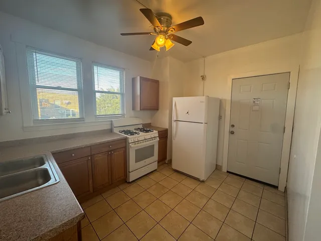 $1,425 | 1647 Oak Park Avenue, Unit 2F, Berwyn, IL 60402