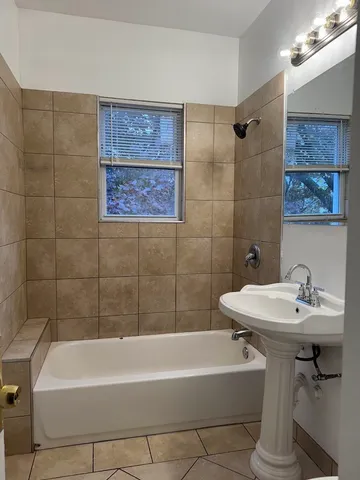 $1,425 | 1647 Oak Park Avenue, Unit 2F, Berwyn, IL 60402