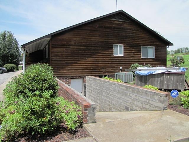 77 Daugherty Road Peterstown, WV 24963 - Photo 14 of 37 Gallery Image 14