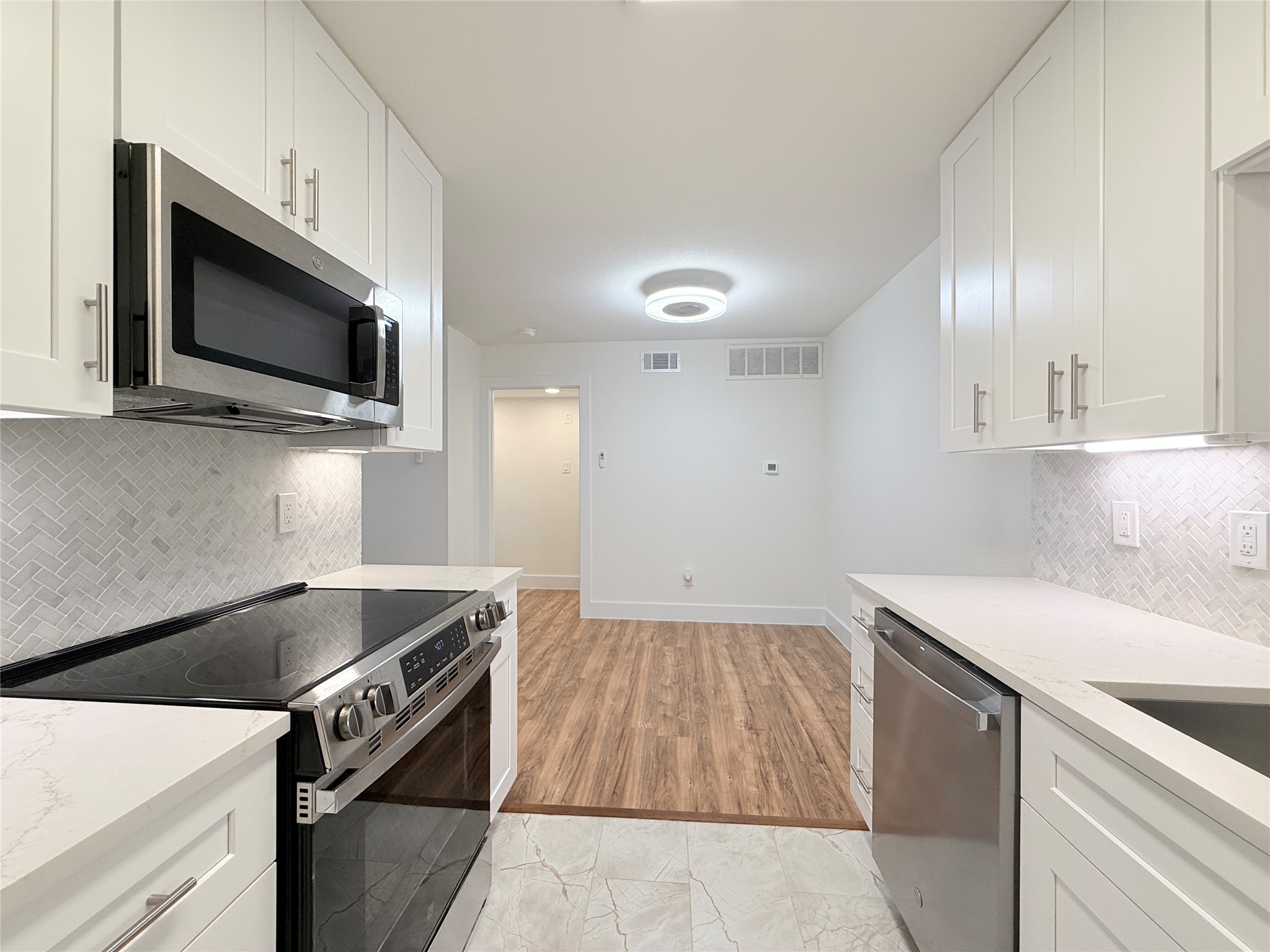2350 Bering Drive, Unit 114 Houston, TX 77057 - Photo 15 of 24 Gallery Image 15