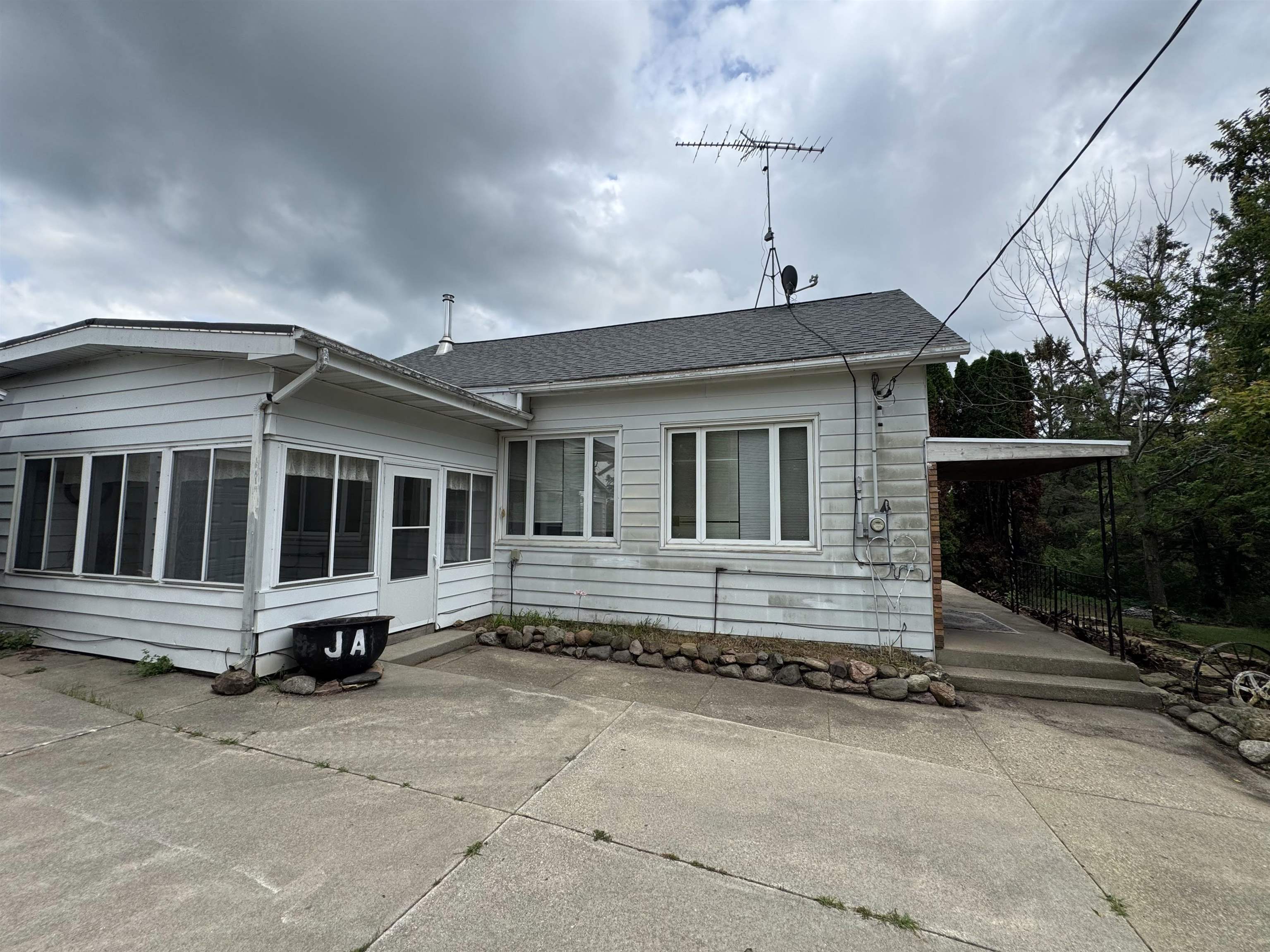 W6324 Iliff Road Monroe, WI 53566 - Photo 8 of 55 Gallery Image 8
