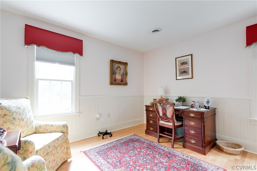 13710 Thorngate Road Midlothian, VA 23113 - Photo 36 of 48 a workspace with furniture