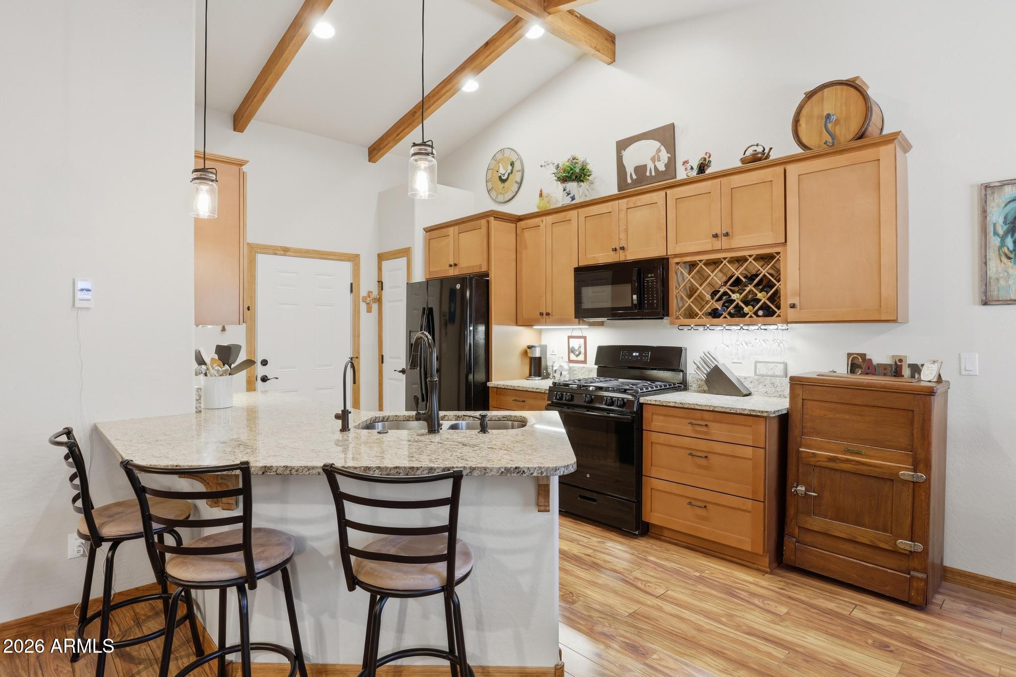 5501 Solitude Trail Loop Pine, AZ 85544 - Photo 13 of 27 Kitchen & Bar Seating