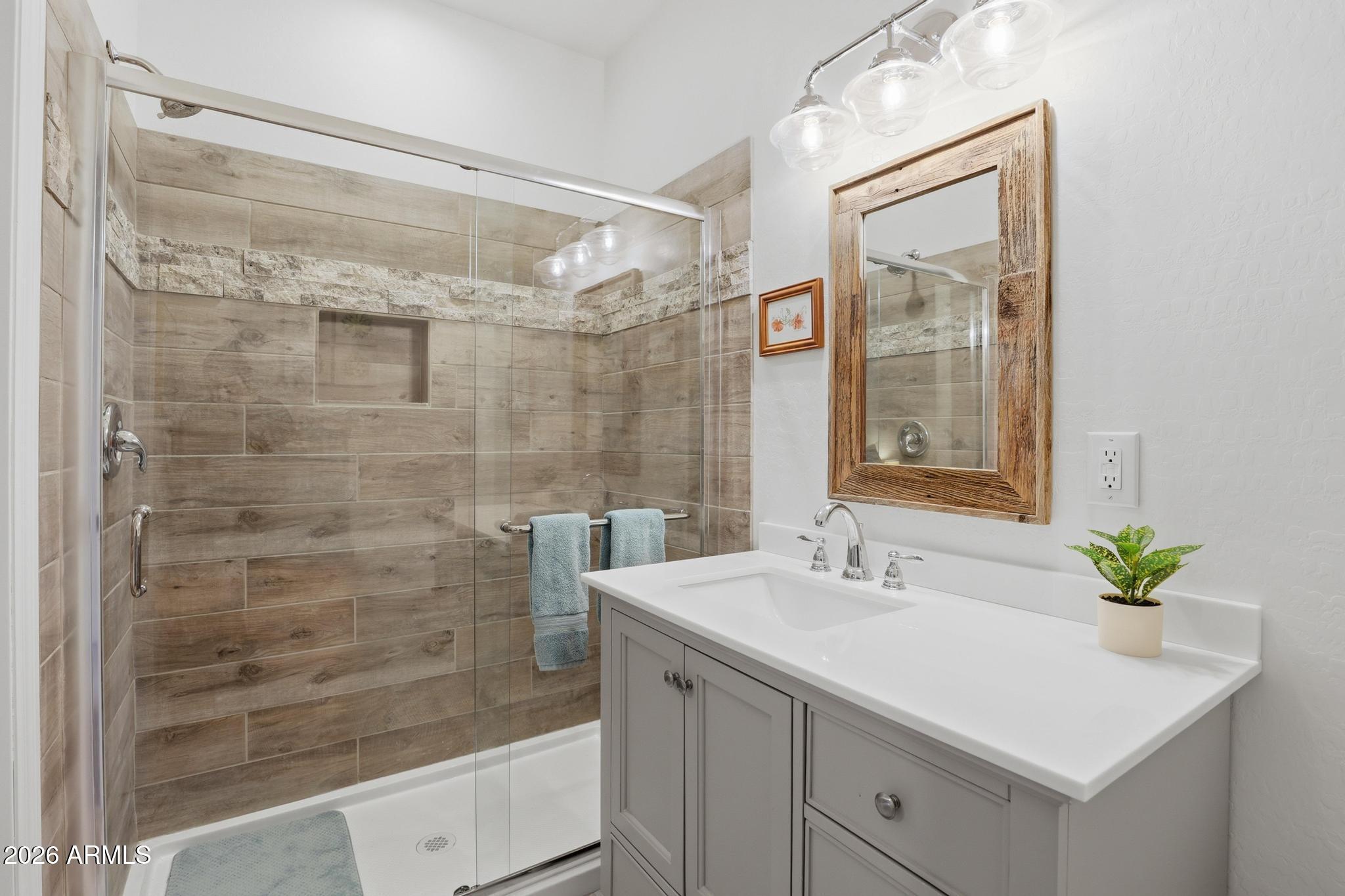 5501 Solitude Trail Loop Pine, AZ 85544 - Photo 20 of 27 EnSuite Bathroom #2