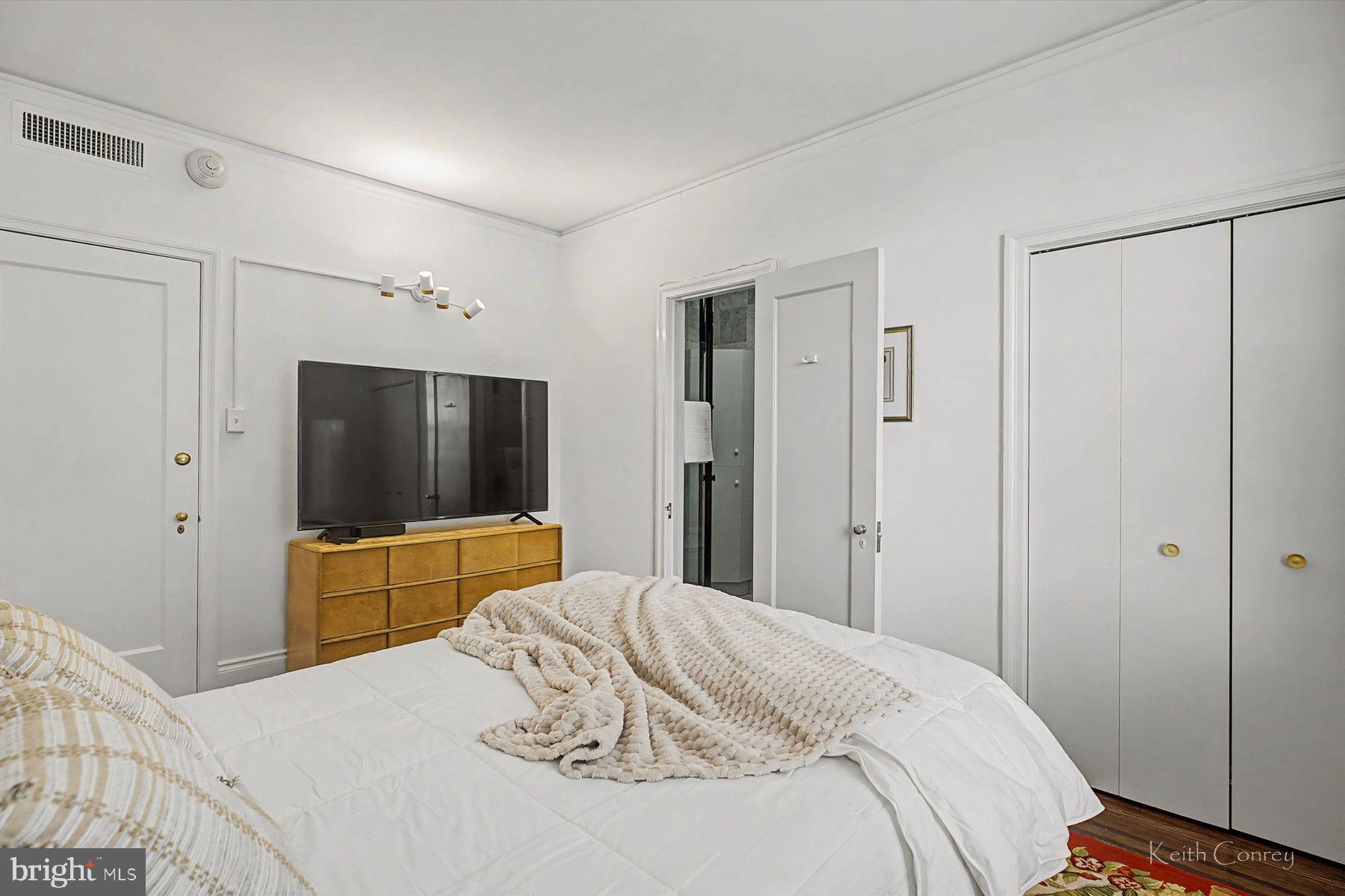 1800 Rittenhouse Square, Unit 702 Philadelphia, PA 19103 - Photo 23 of 26 Gallery Image 23