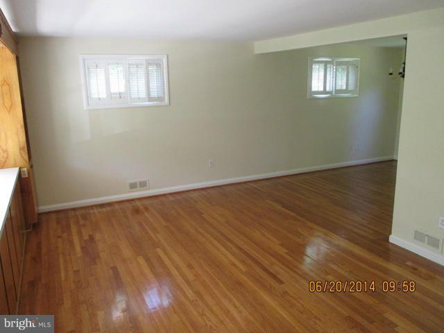 303 Orley Road Baltimore, MD 21228 - Photo 2 of 12 Living Room