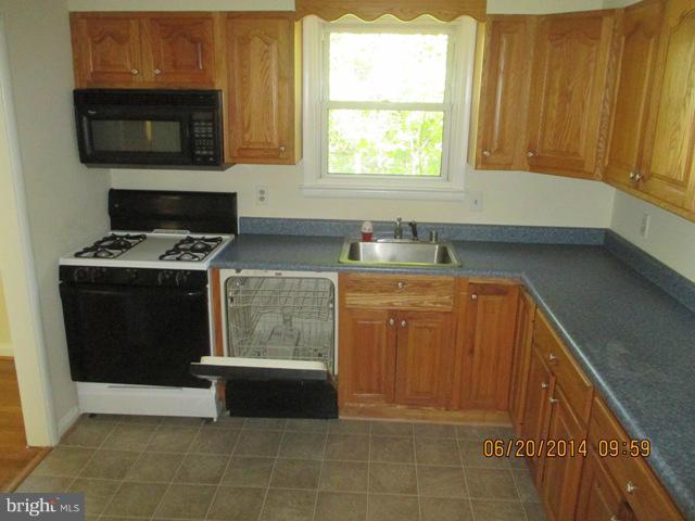 303 Orley Road Baltimore, MD 21228 - Photo 3 of 12 Kitchen