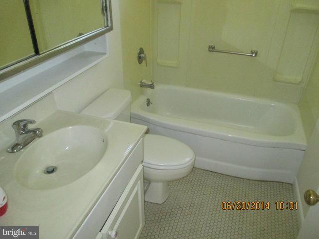 303 Orley Road Baltimore, MD 21228 - Photo 9 of 12 Bath