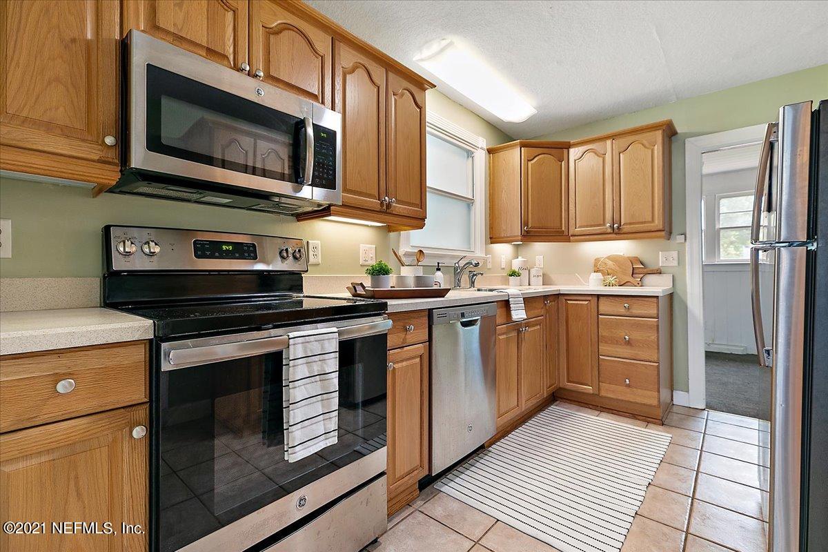 4621 Sunderland Road Jacksonville, FL 32210 - Photo 4 of 11 Kitchen