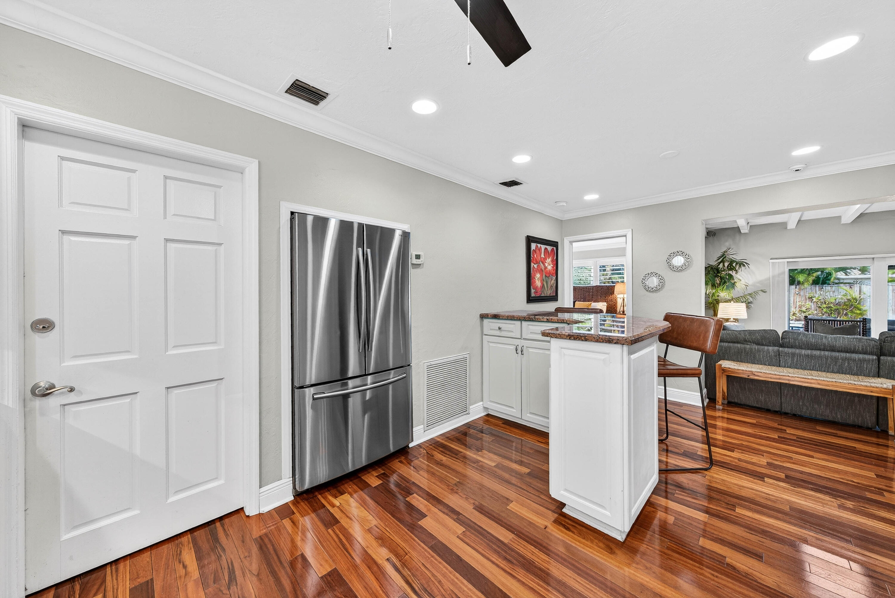 2081 Northeast 25th Street Lighthouse Point, FL 33064 - Photo 15 of 55 015-2081Northeast25thStreet-LighthousePo