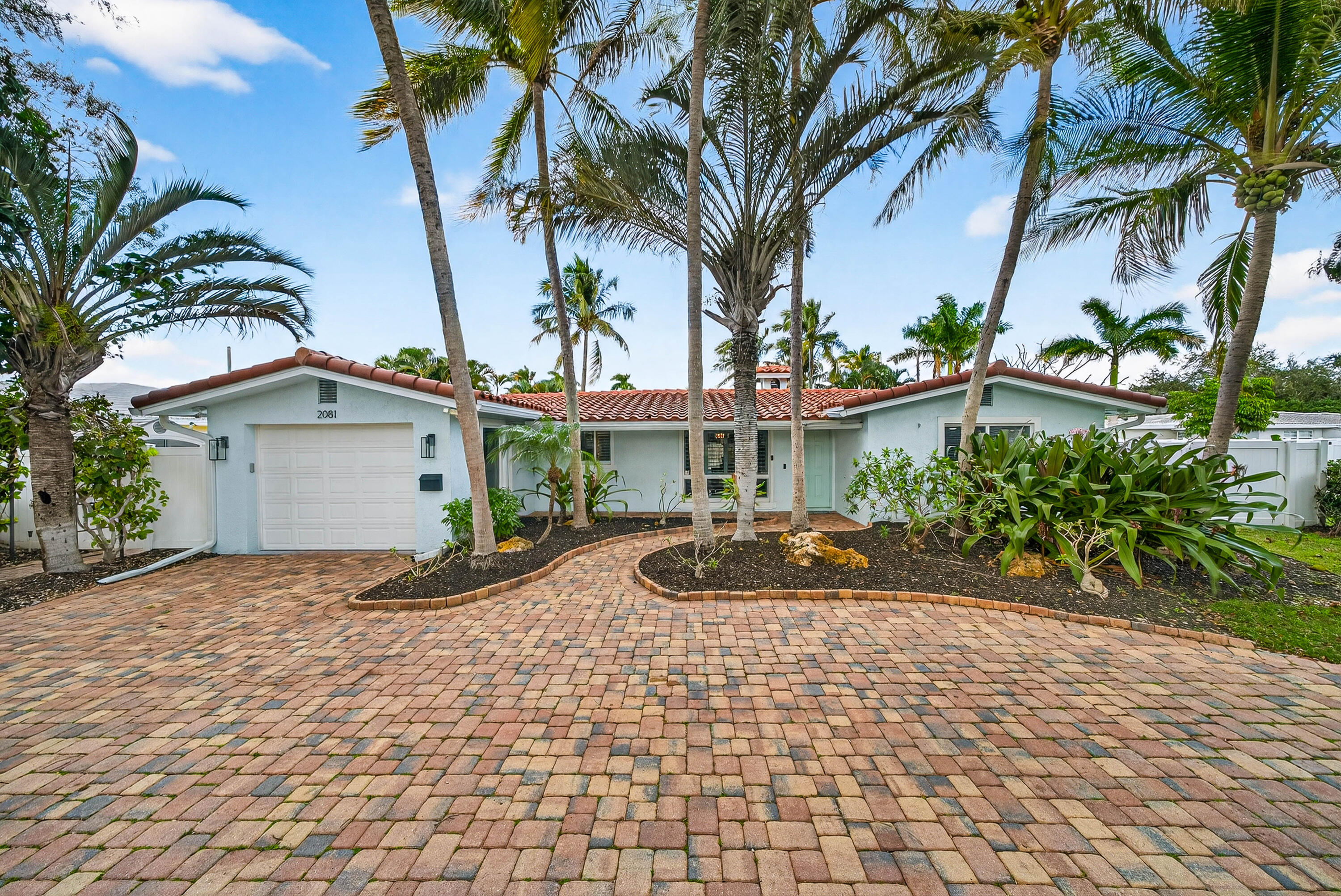 2081 Northeast 25th Street Lighthouse Point, FL 33064 - Photo 4 of 55 004-2081Northeast25thStreet-LighthousePo