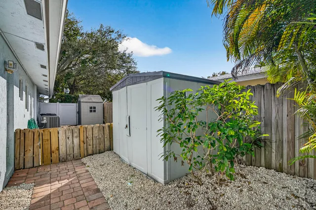 $1,350,000 | 2081 Northeast 25th Street, Lighthouse Point, FL 33064