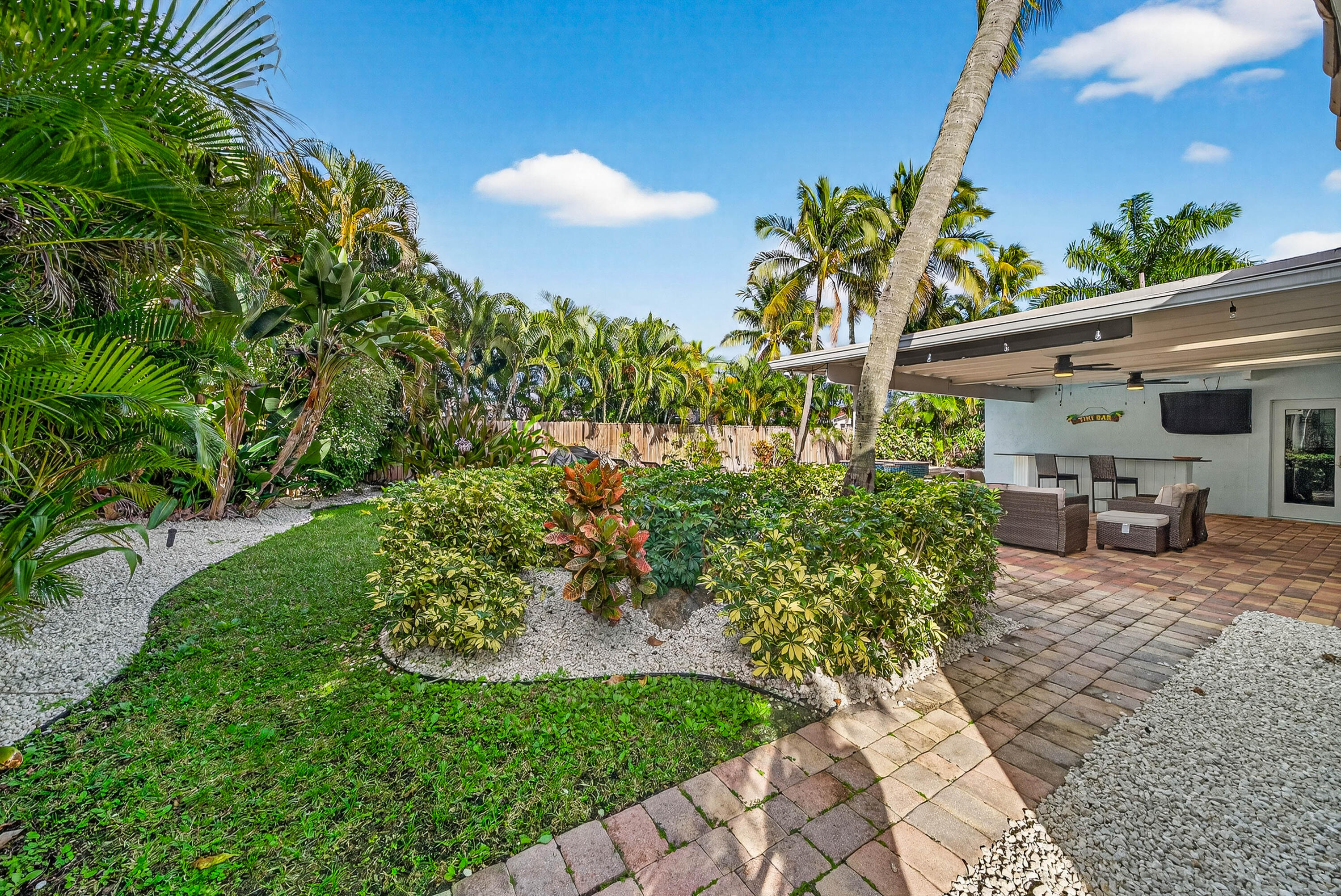 2081 Northeast 25th Street Lighthouse Point, FL 33064 - Photo 44 of 55 044-2081Northeast25thStreet-LighthousePo