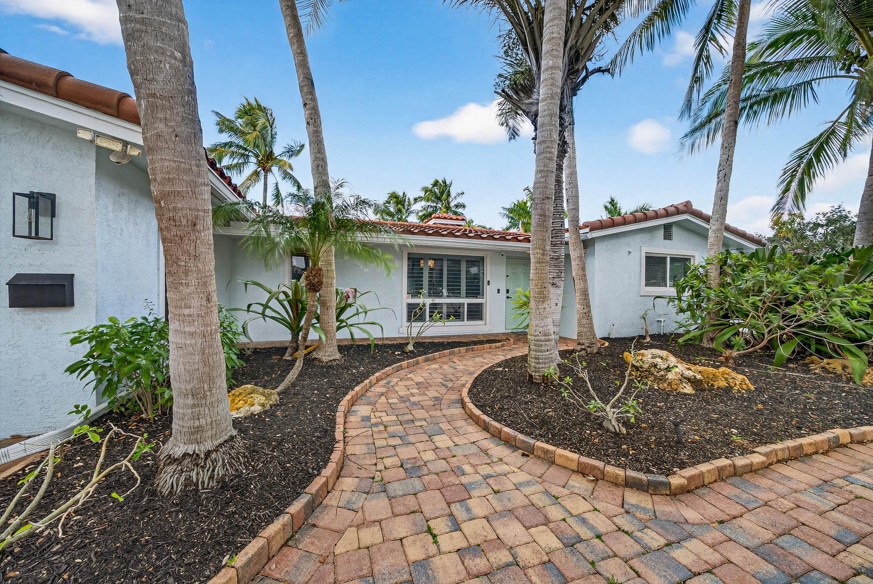 2081 Northeast 25th Street Lighthouse Point, FL 33064 - Photo 5 of 55 005-2081Northeast25thStreet-LighthousePo