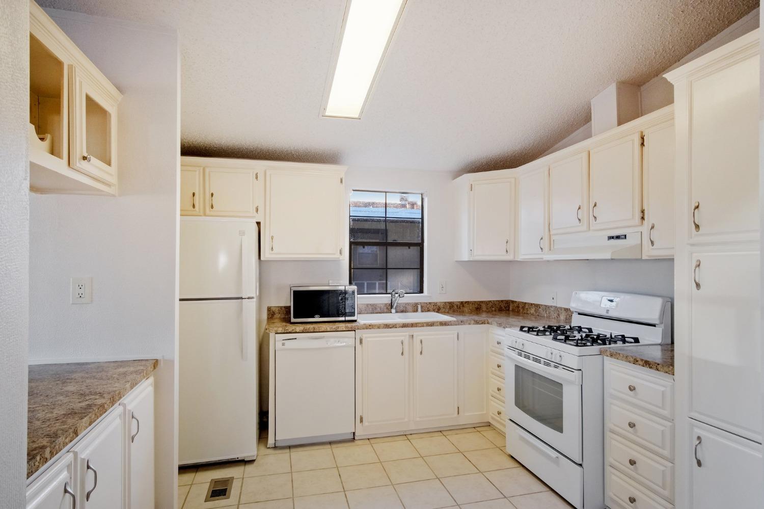 1500 Held Drive, Unit 103 Modesto, CA 95355 - Photo 6 of 28