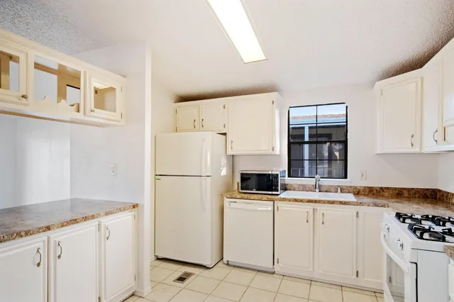 $64,900 | 1500 Held Drive, Unit 103, Modesto, CA 95355