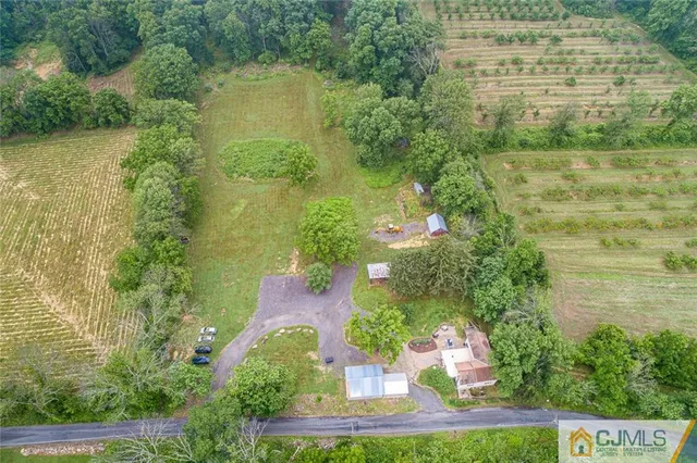 an aerial view of residential house with outdoor space and lake view