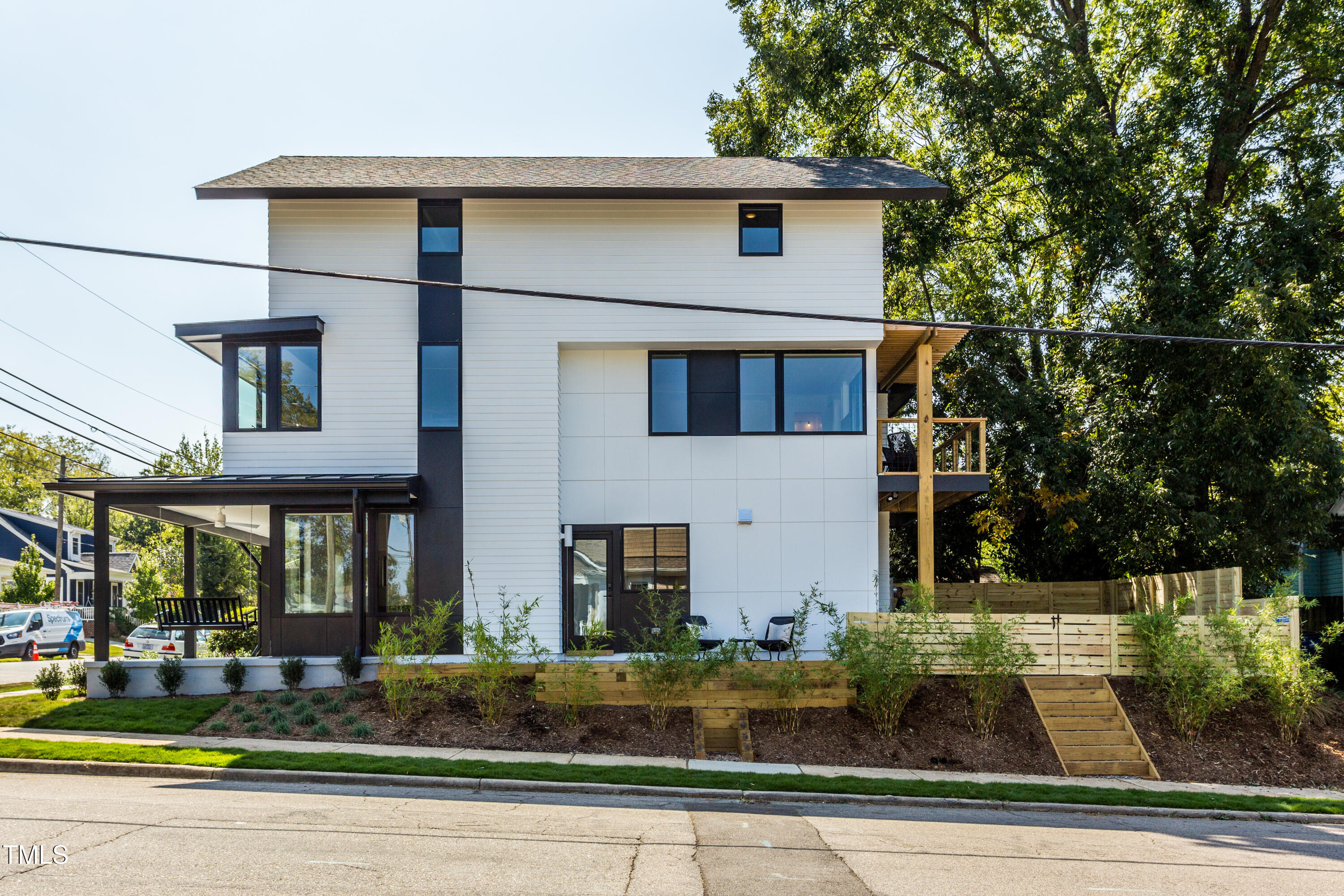 123 Idlewild Avenue, Unit 101 Raleigh, NC 27601 - Photo 4 of 27 a front view of a house with garden