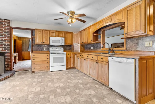 $465,000 | 4025 Fox Creek Road, Mouth Of Wilson, VA 24363