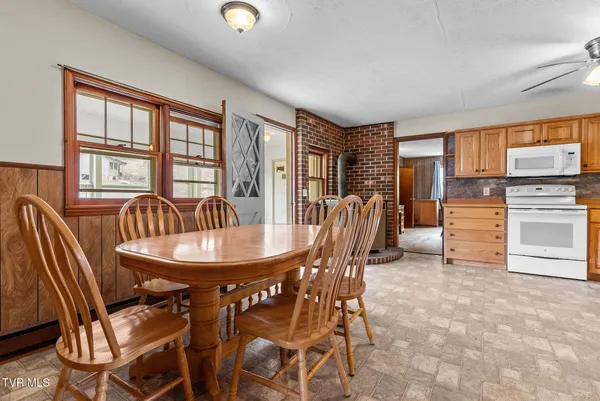 $465,000 | 4025 Fox Creek Road, Mouth Of Wilson, VA 24363