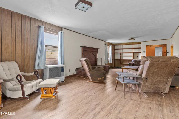 $465,000 | 4025 Fox Creek Road, Mouth Of Wilson, VA 24363