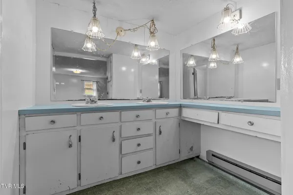 $465,000 | 4025 Fox Creek Road, Mouth Of Wilson, VA 24363