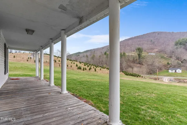 $465,000 | 4025 Fox Creek Road, Mouth Of Wilson, VA 24363