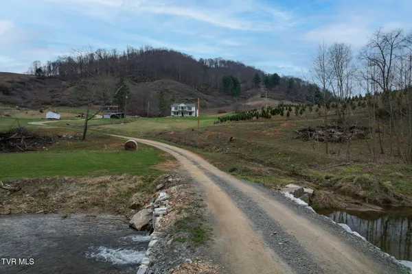 $465,000 | 4025 Fox Creek Road, Mouth Of Wilson, VA 24363