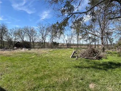 a view of yard with green space
