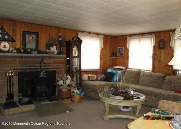 79 Oak Knoll Road Waretown, NJ 08758 - Photo 11 of 24 living room