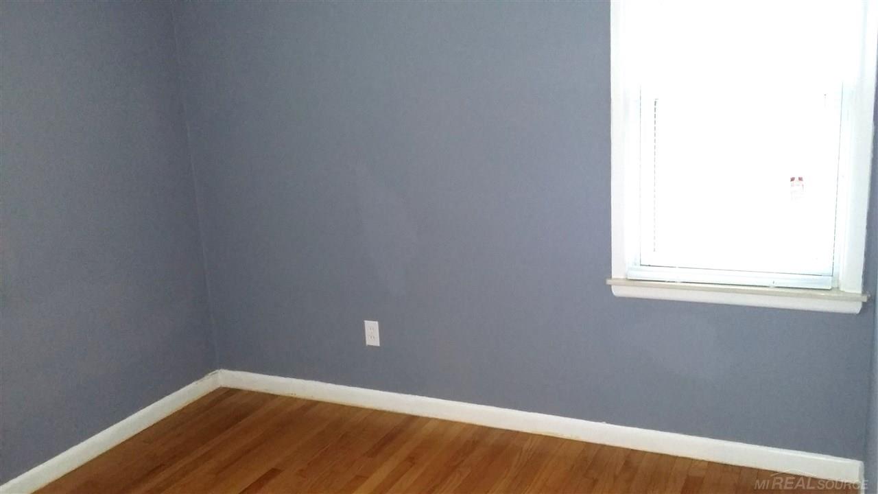 2057 Wiltshire Road Berkley, MI 48072 - Photo 15 of 36