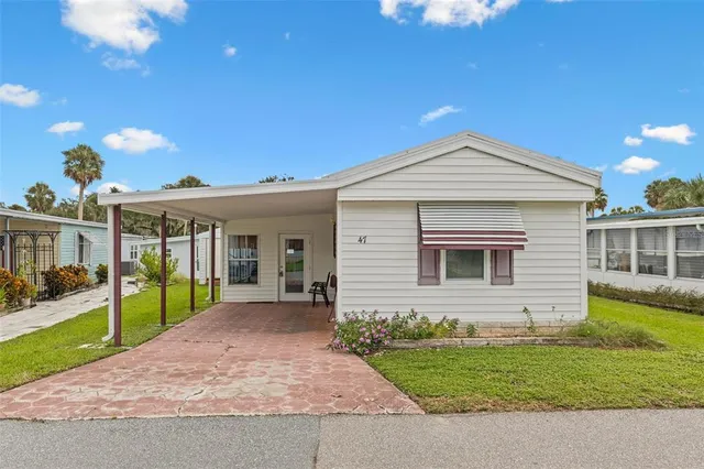 $119,000 | 47 Cocos Plumosa Drive, Eustis, FL 32726