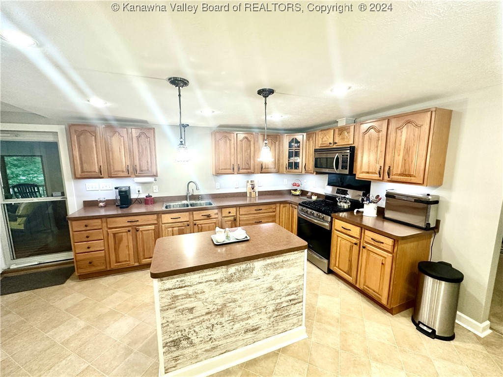 1866 Pond Fork Road Madison, WV 25130 - Photo 4 of 49 Gallery Image 4