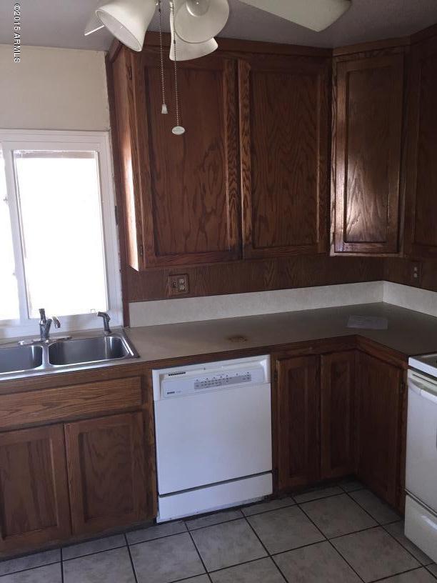 5631 West Mountain View Road Glendale, AZ 85302 - Photo 5 of 19 Kitchen 4