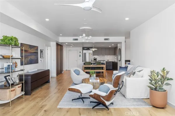 $1,128,000 | 39 South Los Robles Avenue, Unit 5016, Pasadena, CA 91101