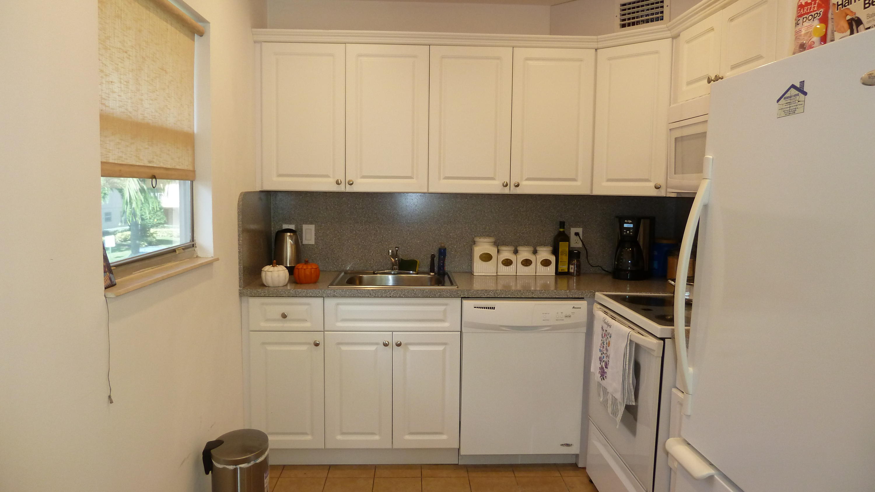 569 Monaco Way, Unit L569 Delray Beach, FL 33446 - Photo 2 of 14 Kitchen