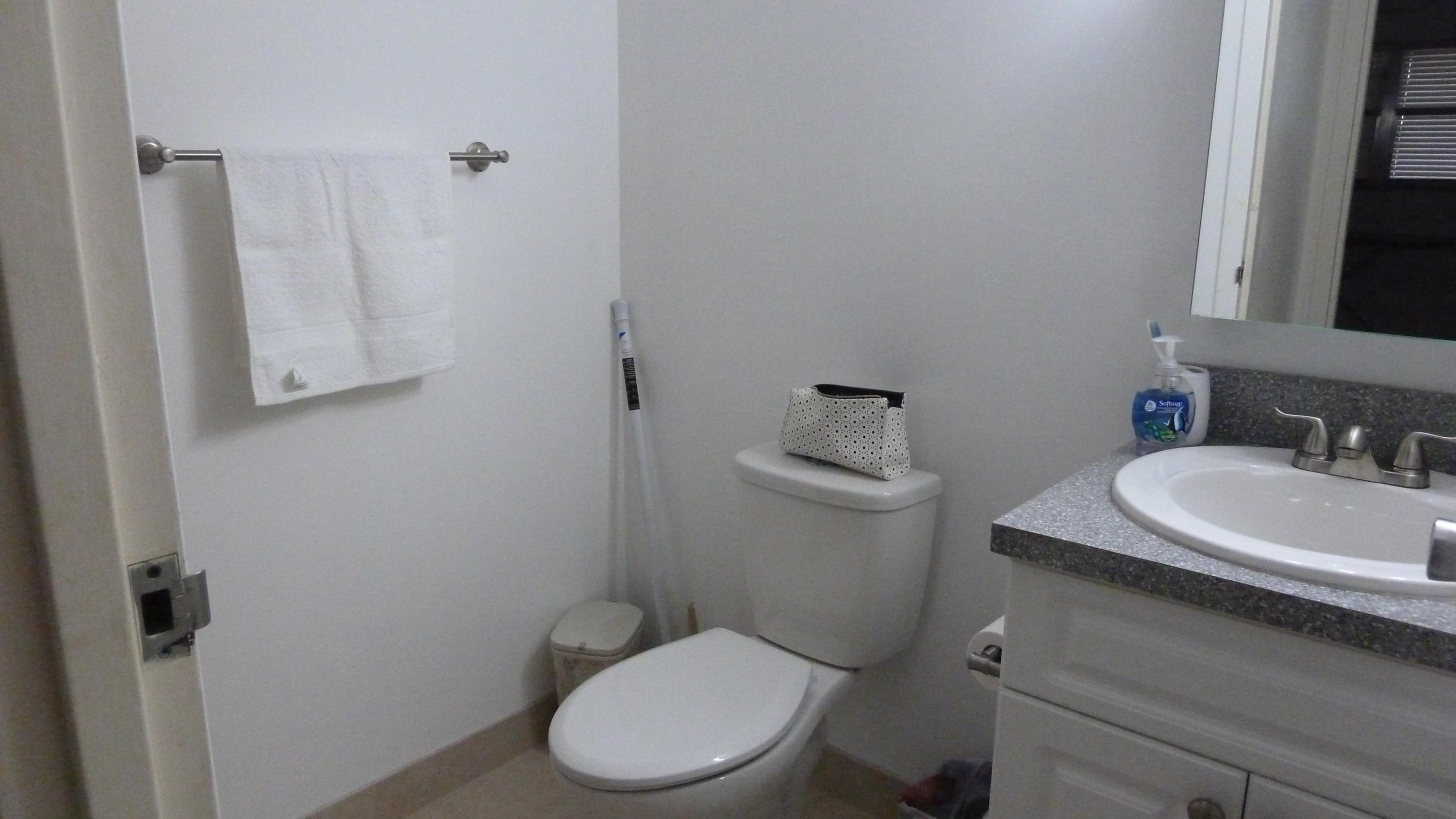 569 Monaco Way, Unit L569 Delray Beach, FL 33446 - Photo 5 of 14 bathroom
