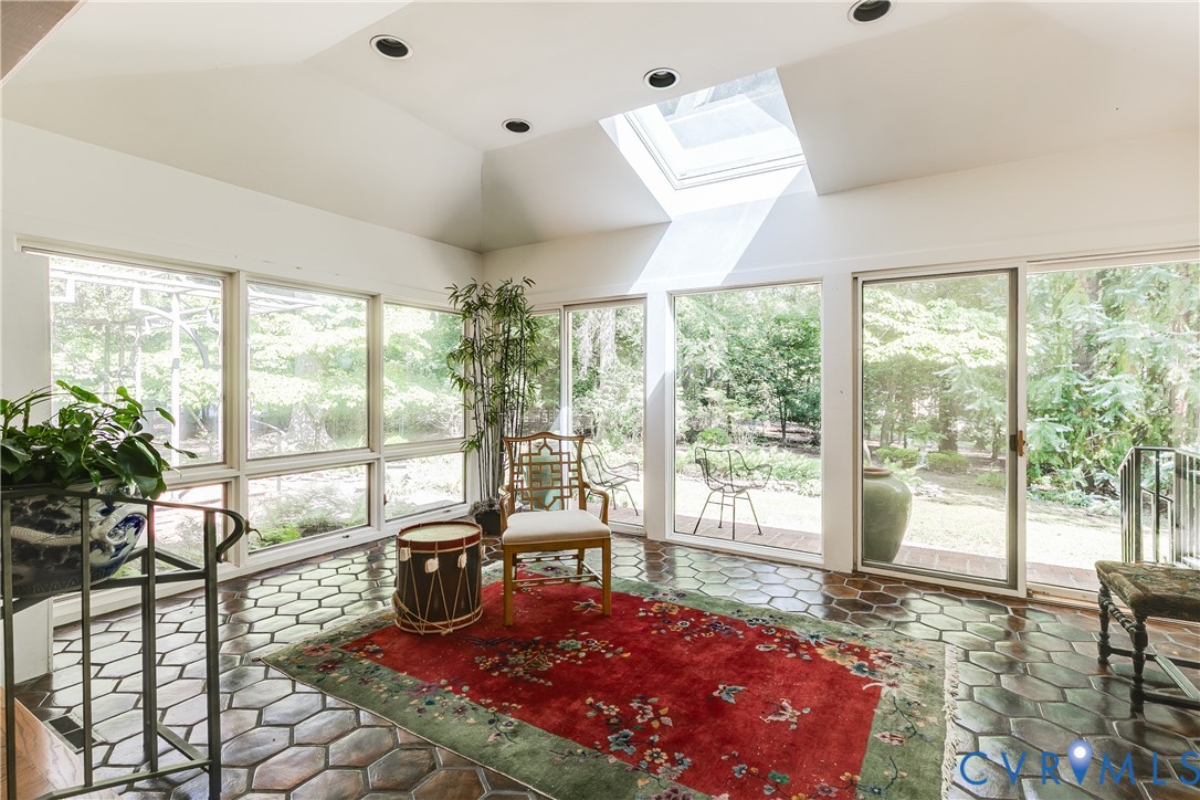 10475 Cherokee Road Richmond, VA 23235 - Photo 25 of 74 Bright sunroom featuring a vaulted ceiling with sk