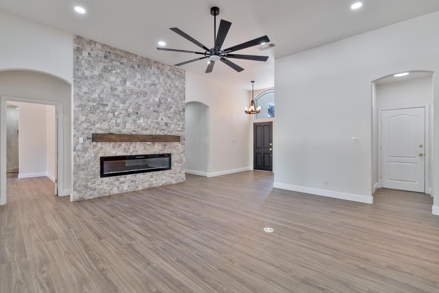 467 South Maple Drive Reedley, CA 93654 - Photo 9 of 65