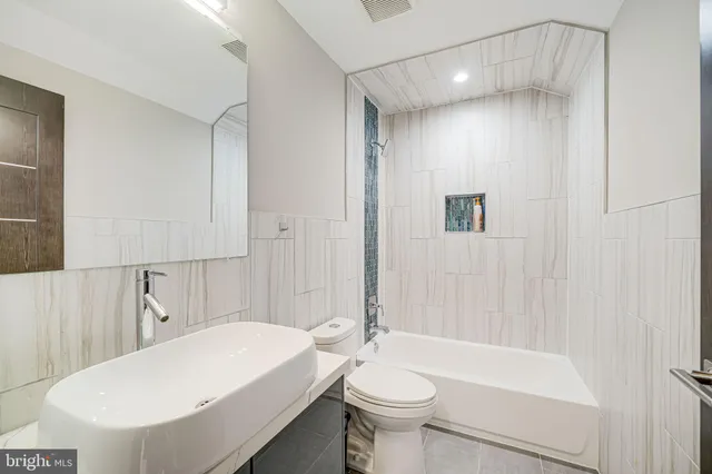 $2,295,000 | 9908 Blake Lane, Oakton, VA 22124