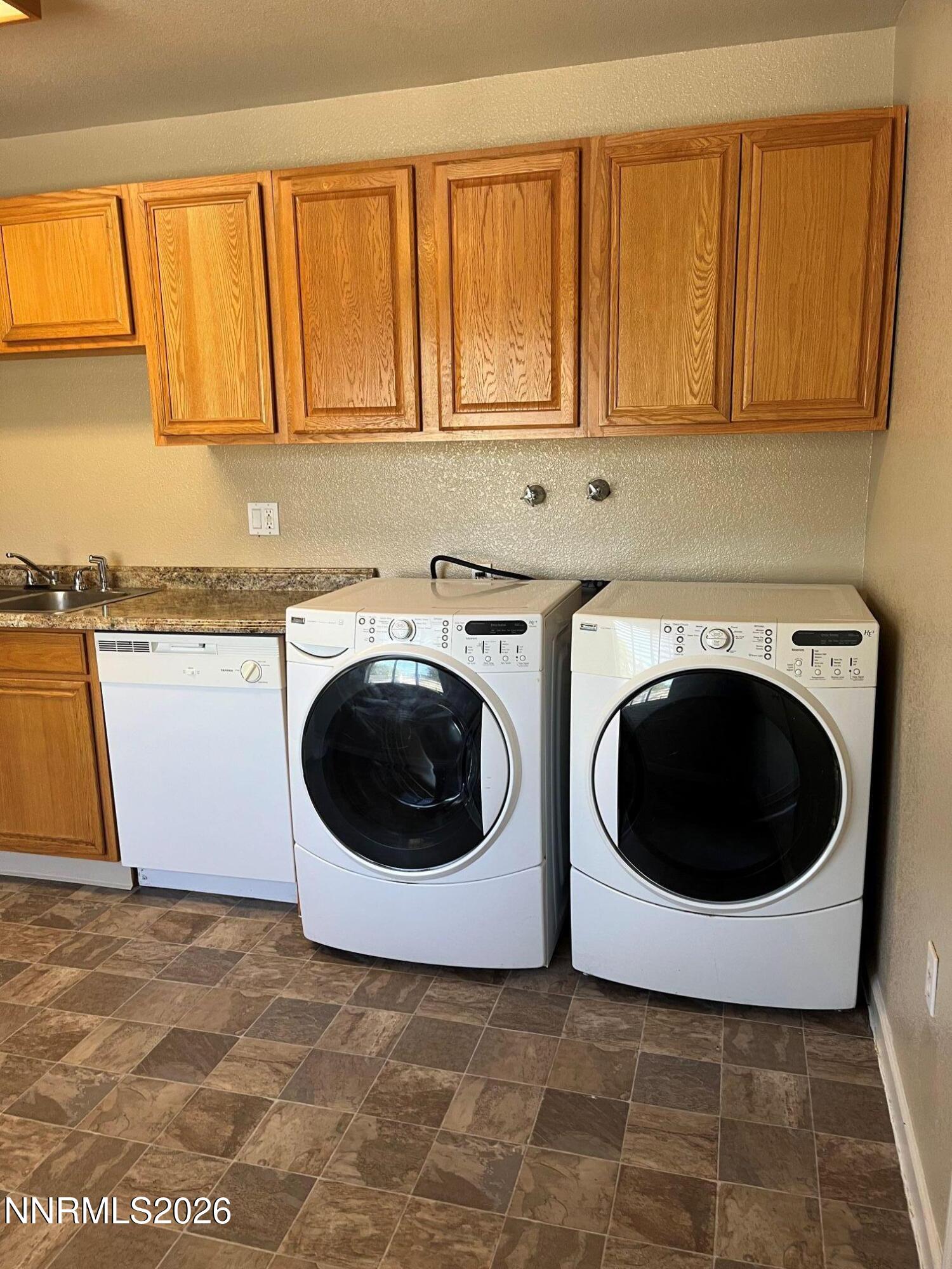 1522 Kirman Avenue, Unit 1520 / 1522 Reno, NV 89502 - Photo 18 of 33 IMG_9963