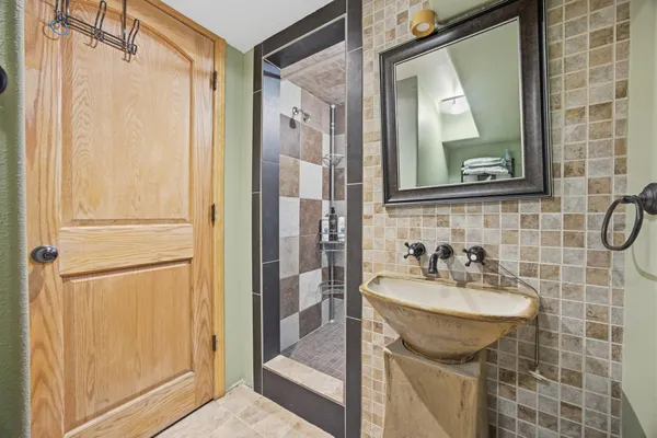 $313,000 | 1249 2nd Street North, Fargo, ND 58102